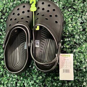 Blck classic crocs 9w